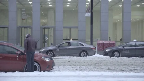 Removing snow from windshield downtown Stock Footage 102917610
