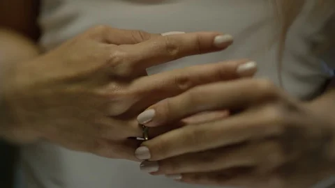 Removing the wedding ring Stock-Footage 113442973