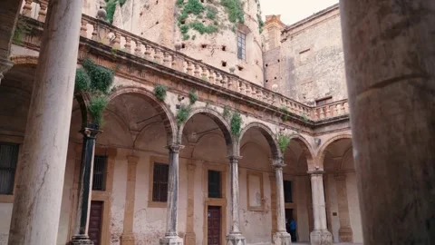 Renaissance-Style Arcade Columns Frame a Historic Sicilian Courtyard Stock-Footage 342062513