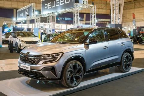 Renault Austral E-Tech hybrid car at ECAR SHOW - Hybrid and Electric Motor Sh Fotos de archivo