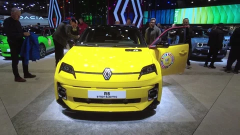 Renault r5 e tech electric car presented vehicle renault's commitment to Stockbeeldmateriaal 300184691