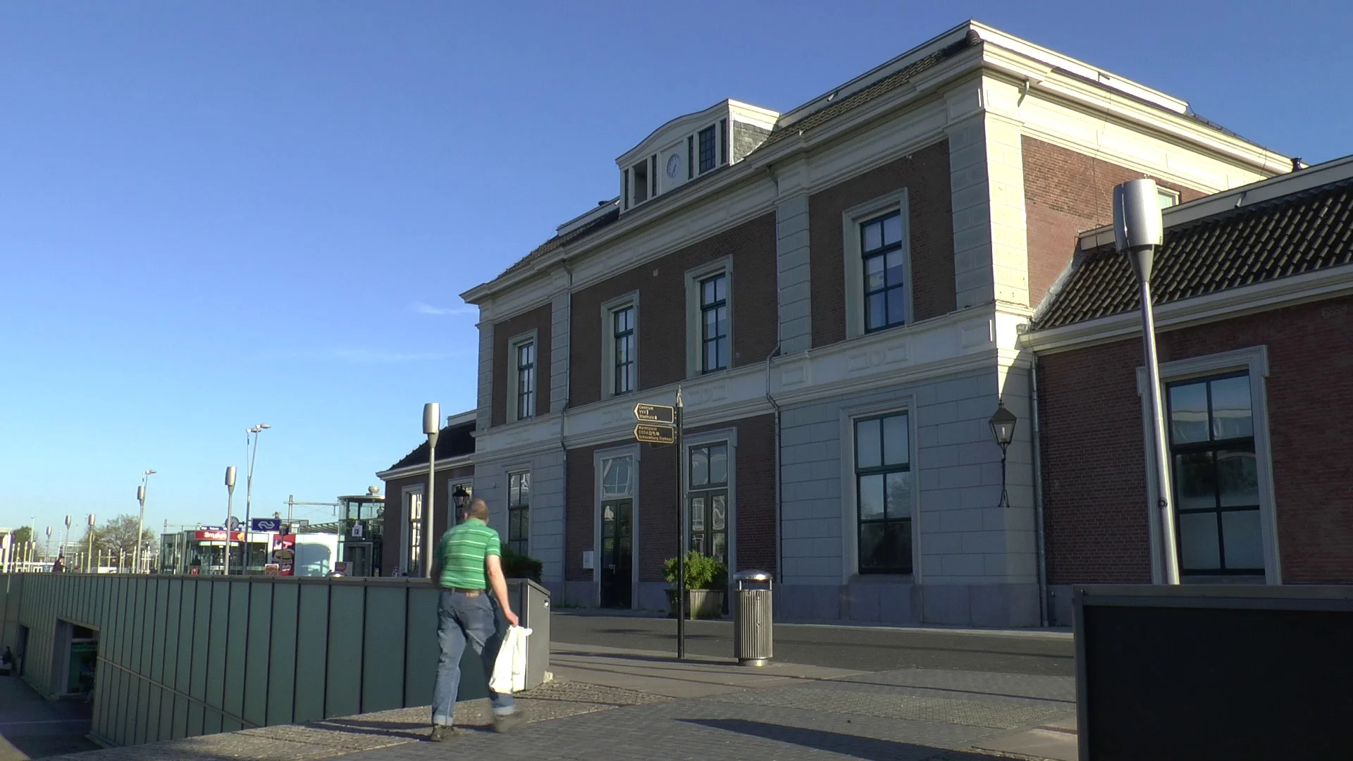 Ontbering voorkomen Tekstschrijver Renovated Railway Station Apeldoorn Neth... | Stock Video | Pond5