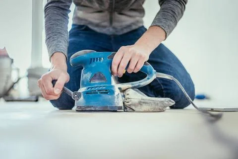 Renovating at home: sander tool for refreshing and grinding the wooden par... Stock-Fotos