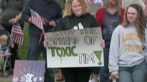 Reopen Minnesota protest at governor Tim Walz mansion Video stock 140238232