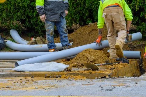 Repair the broken pipe with replace new Foto stock