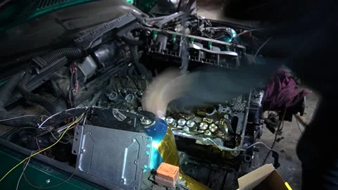 Repair the mechanic does welding work Video stock 235679753