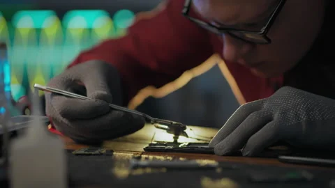 Repair. A workshop worker uses professional skills carefully using tweezers Stock Footage 282652301