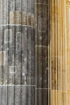 Repaired shrapnel scars stand out on Berlin Brandenburg Gate Foto stock