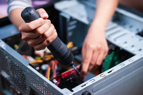 Repairing a computer system diy guide in a tech workshop hands- experience .. Foto stock