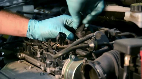 Repairing an engine Видео 32088520