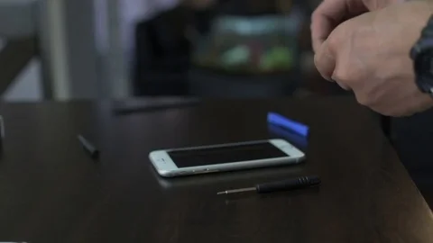 Repairing a smartphone 2 Vidéo 83035193