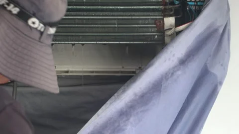 Repairman cleans air conditioner using water stream Video stock 310297416