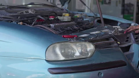 Repairman Repairs Engine of a Broken Car at Auto Repair Shop 2 스톡 동영상 161192576