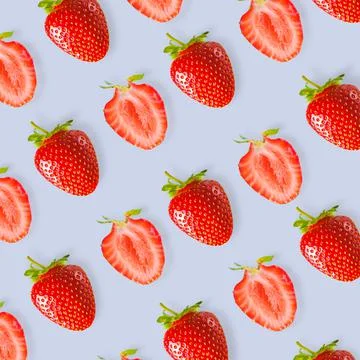 Repeating strawberry pattern on a light background Fotos de archivo