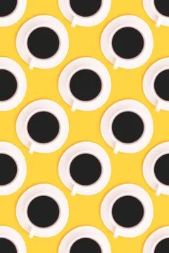 Repetitive pattern made of cup with black coffee on a yellow background. Foto stock