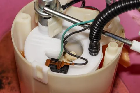 Replace the gasoline filter 스톡 사진