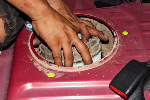 Replace the gasoline filter Foto stock