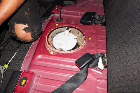 Replace the gasoline filter 스톡 사진