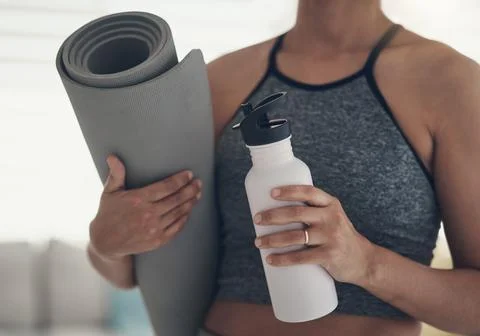 Replace sweat with water. Cropped shot of an unrecognizable woman standing al 스톡 사진