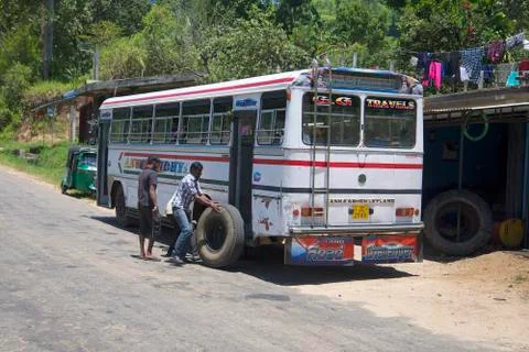 Replace the wheels on the bus. Sri Lanka Stock Photos