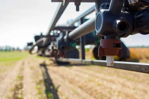 Replaceable sprayer of a field high-clearance sprayer on a hinged boom Stock-Fotos