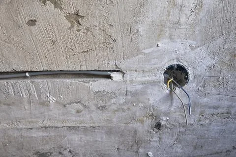 Replacement of the electrical cable in the old apartment Foto stock