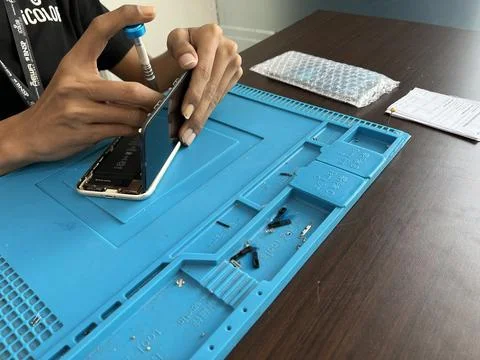 Replacement of mobile phone lcd screen by a male technician Stock Photos