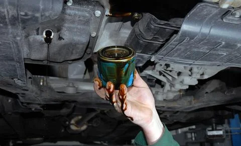 Replacement of oil filter Foto stock