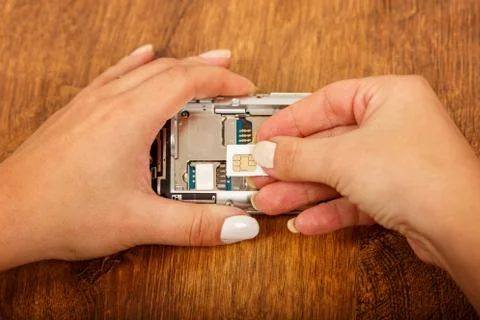 Replacement of the SIM card in a smartphone Foto stock