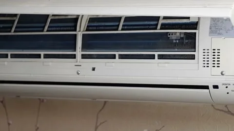 Replacement of the split system filter at home Stock Footage 163913970