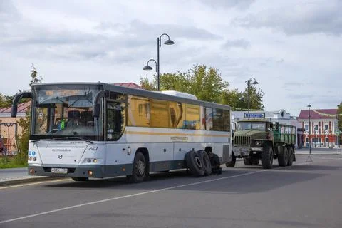 Replacement of a wheel on a shuttle bus Stock Photos