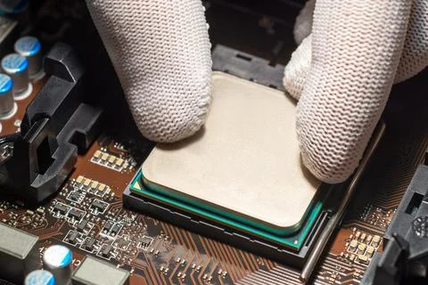 Replacing Central Processing Unit. Upgrade Of The Computer CPU Foto stock