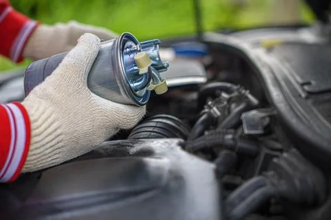 Replacing the fuel filter of car. Fotos de archivo