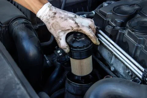 Replacing the oil filter on the car. 스톡 사진