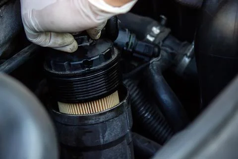 Replacing the oil filter on the car. 스톡 사진