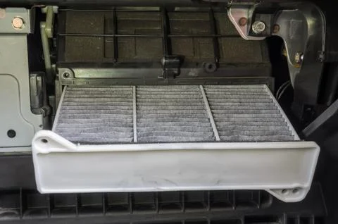 Replacing an old dirty car filter with a new clean one 스톡 사진