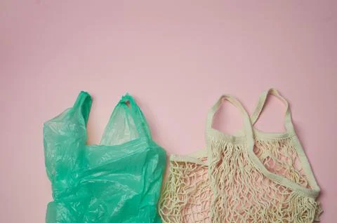 Replacing plastic bags.Taking care of the environment. Replacing plastic bags Foto stock