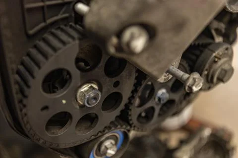 Replacing the Timing Belt 스톡 사진