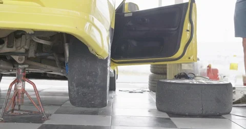 Replacing a wheel by the car mechanic Stock Footage 107225610