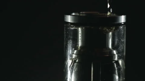Replenishment of liquid for electronic cigarette 库存影片 88113093