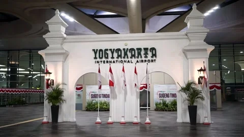 A replica of a traditional Javanese gate inside the terminal 库存影片 343578869