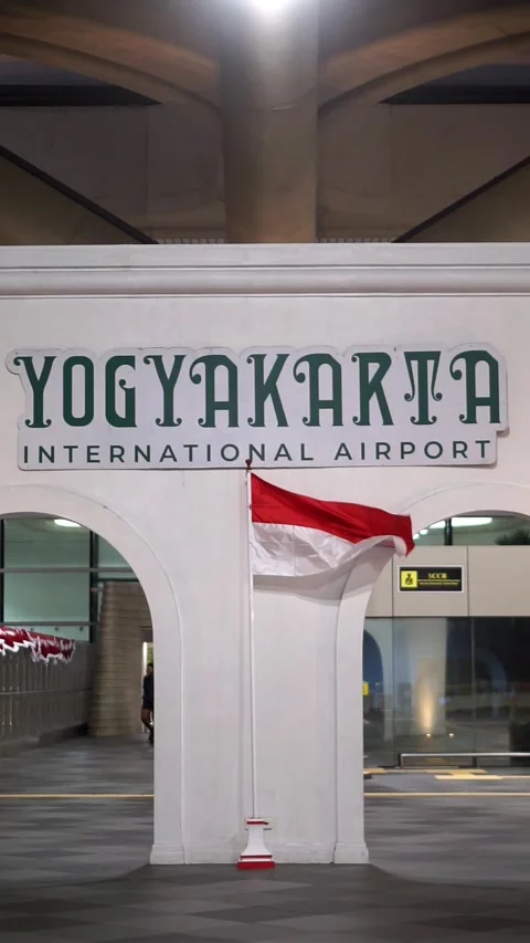 A replica of a traditional Javanese gate inside the terminal 库存影片 343579024