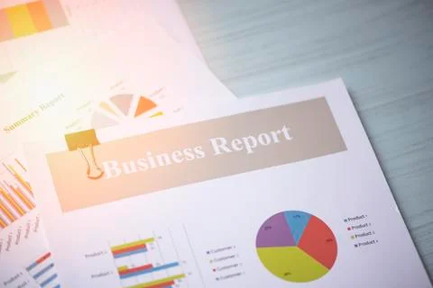 Report paper document present financial and business report graph chart on of Foto stock