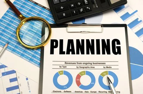 On the reporting documents, there are office items and a tablet with document Foto stock