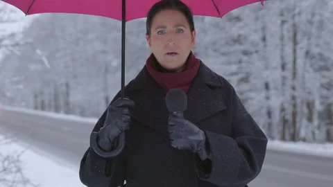 Reporting on Winter Road Conditions Vídeos de archivo 217369503