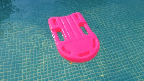 Rescue buoy in the pool Vídeo Stock 91863577