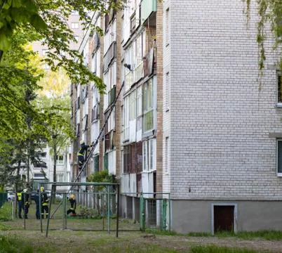 Rescue operation in an block flat building Foto stock