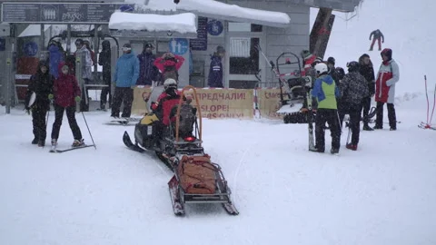 Rescue snowmobile first aid on the ski slopes Stock-Footage 162103092