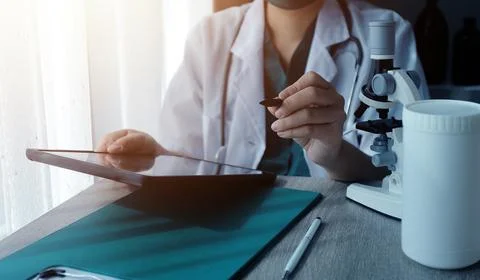 Research and experiments in the pharmaceutical or chemical industry. Female.. Foto stock