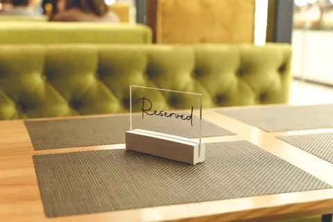 Reserve table dinner. A plate for reserving a table in a restaurant for an ev Foto stock